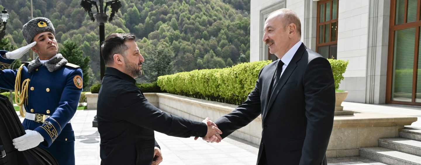 Zelensky Signs Cooperation Deals with Aliyev During First Wartime Visit to Azerbaijan